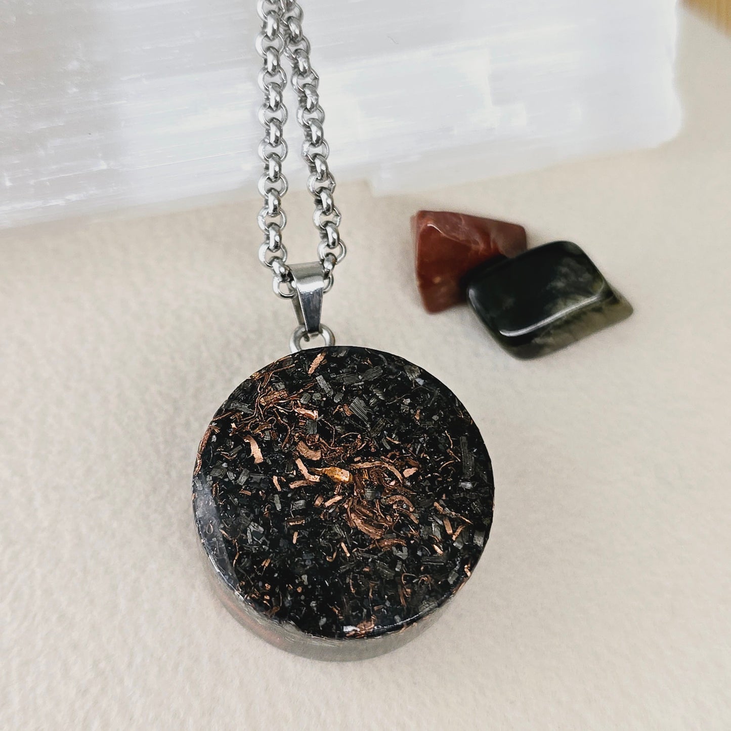 Chakra Base ou Raíz | Orgonite Muladhara - Aterramento, Resiliência e Estabilidade